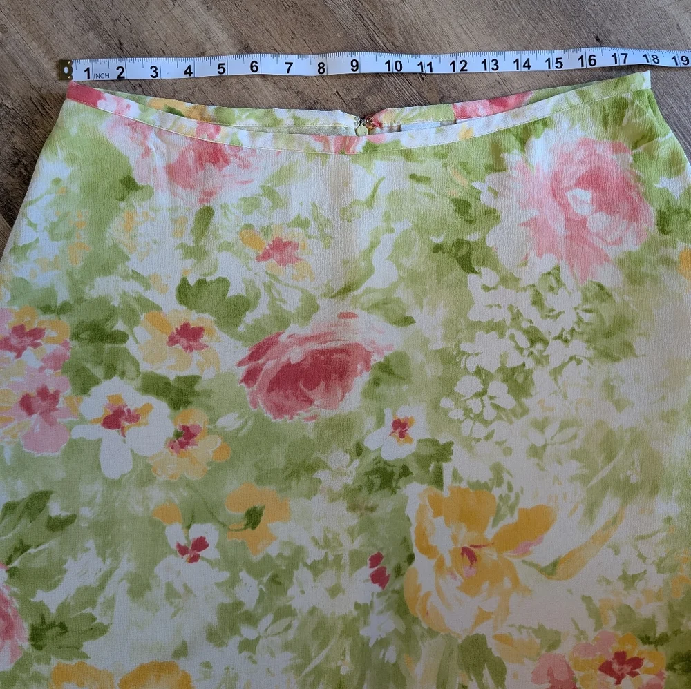 Garden Spring Vibrant Floral Water Color Skirt By Emma James. Size 16 - Picture 4 of 5